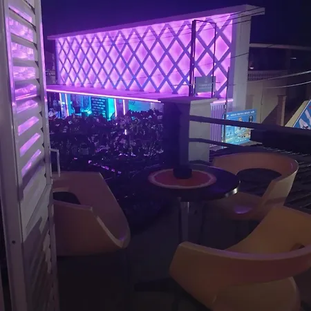 On The Strip-studio 1 Apartman *